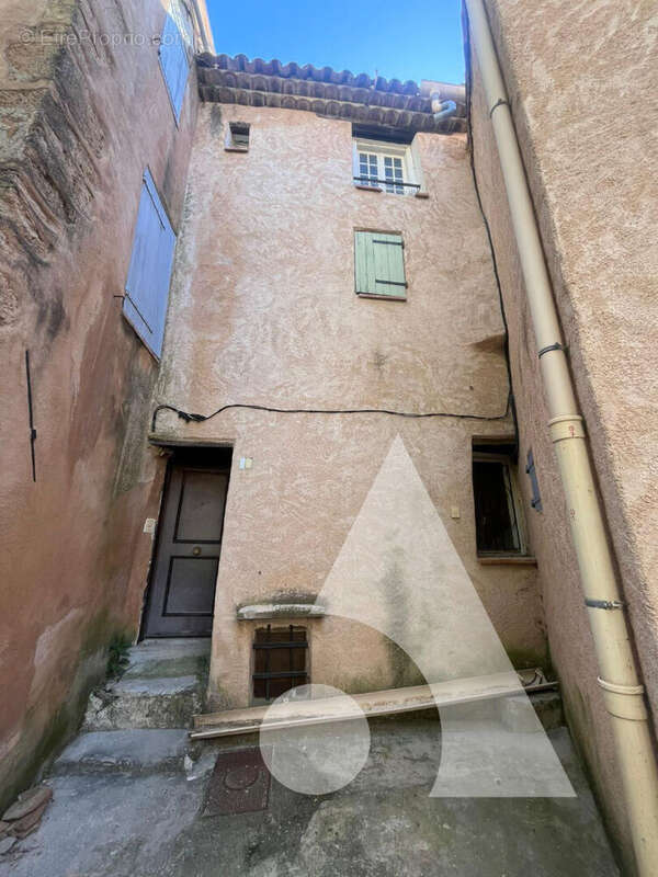Maison à COTIGNAC
