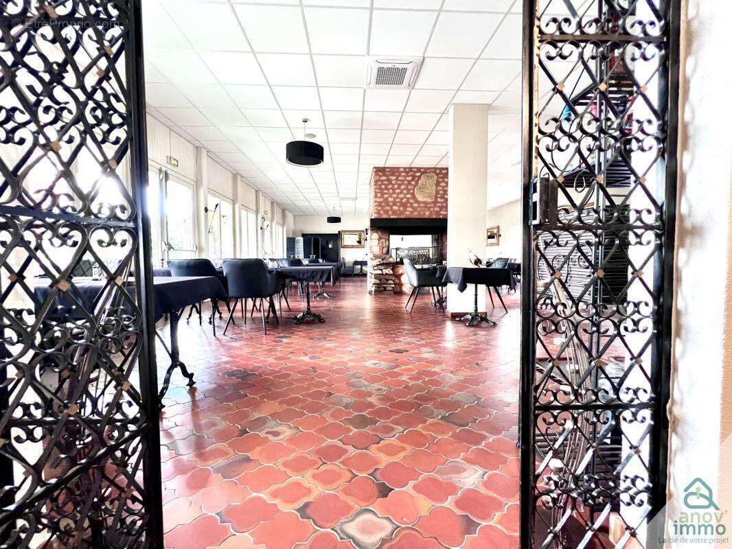 Commerce à NIEUIL-L'ESPOIR