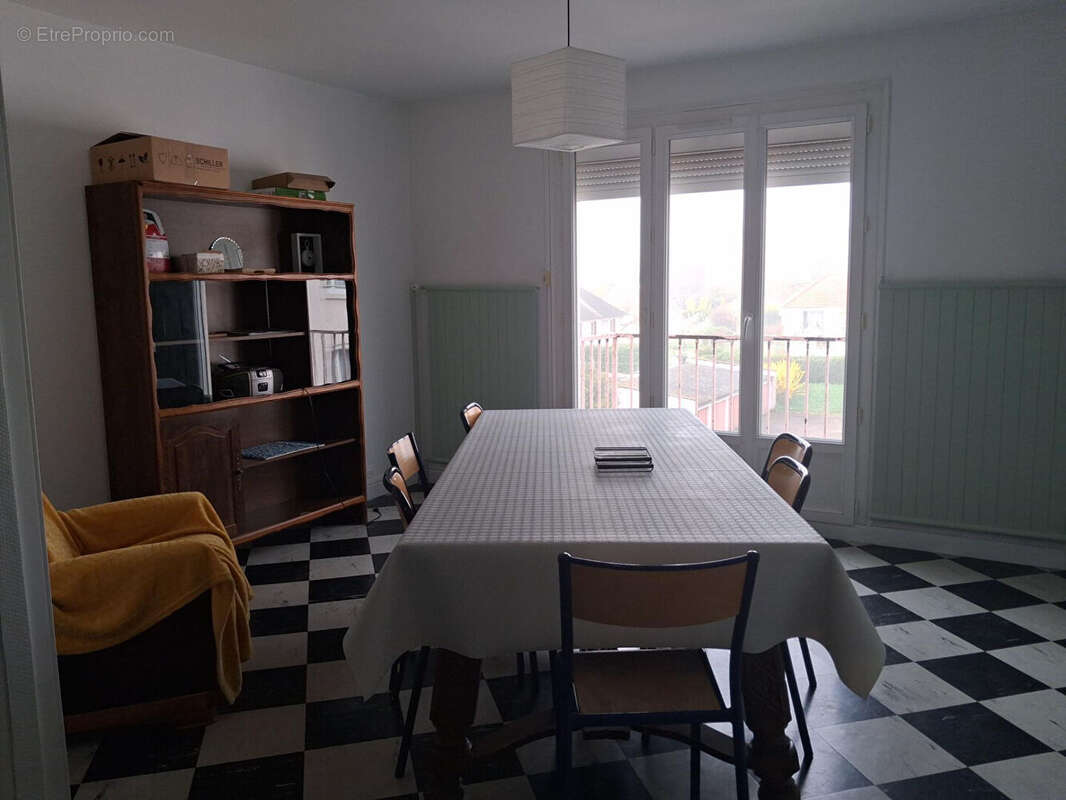 Appartement à VARENNES-VAUZELLES