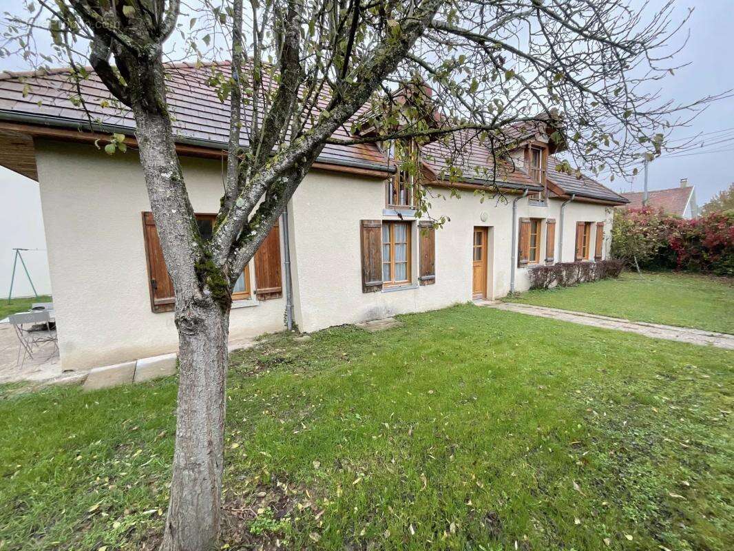 Maison à LES NOES-PRES-TROYES