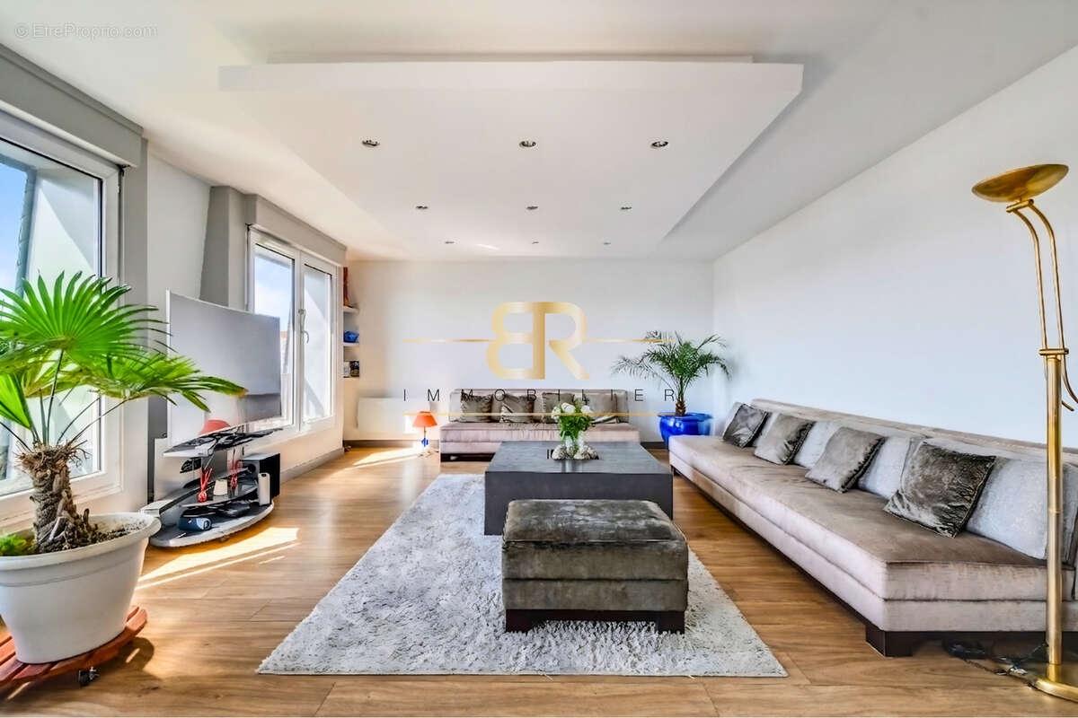 Appartement à CHARENTON-LE-PONT