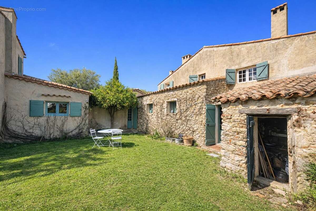 Maison à LE CASTELLET
