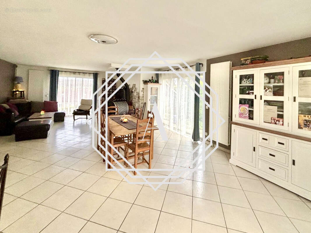 Grande maison familiale de 180 m2 sur terrain de 1 192 m2 proche de Chambly - photo 3