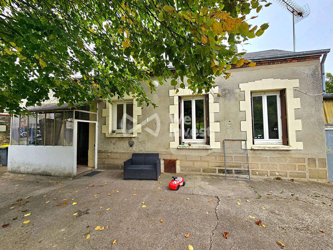 Maison à COURCELLES