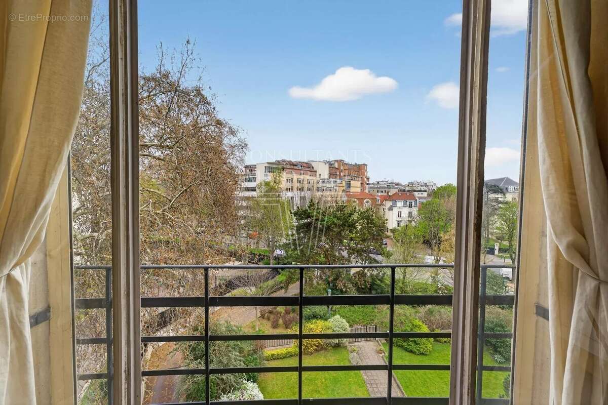 Appartement à NEUILLY-SUR-SEINE