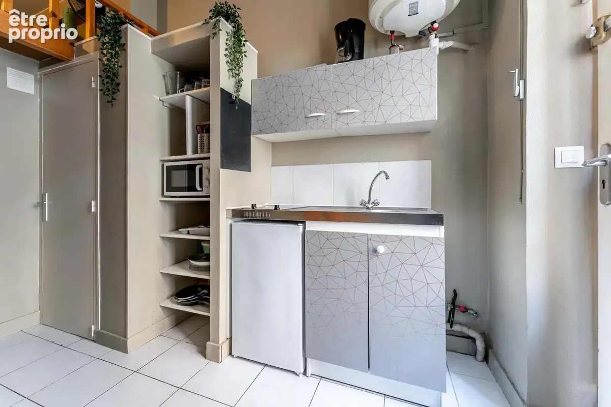 À vendre : deux studios libres de toute occupation, vendus en un seul lot. - photo 2