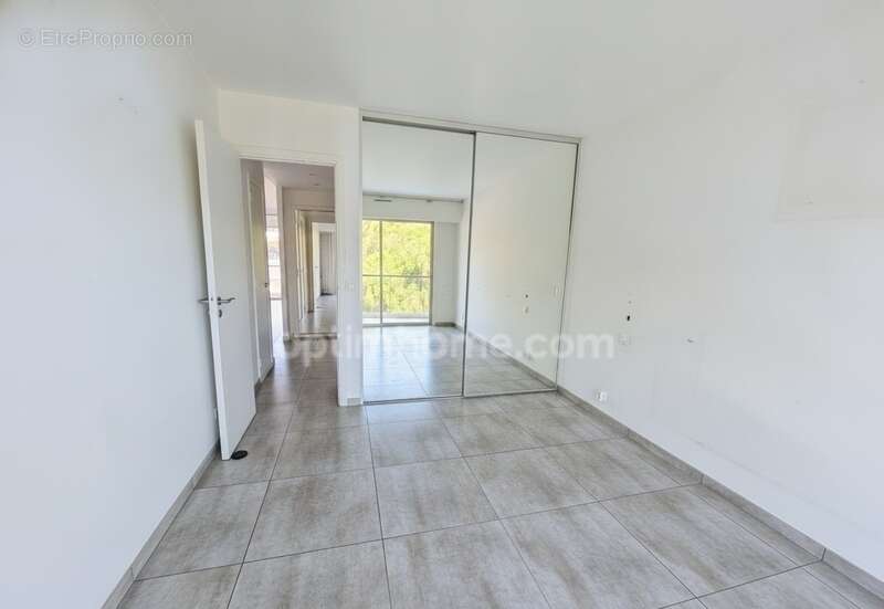 Appartement 2 pièces de 57 m² traversant avec terrasses dans résidence avec piscine - photo 11