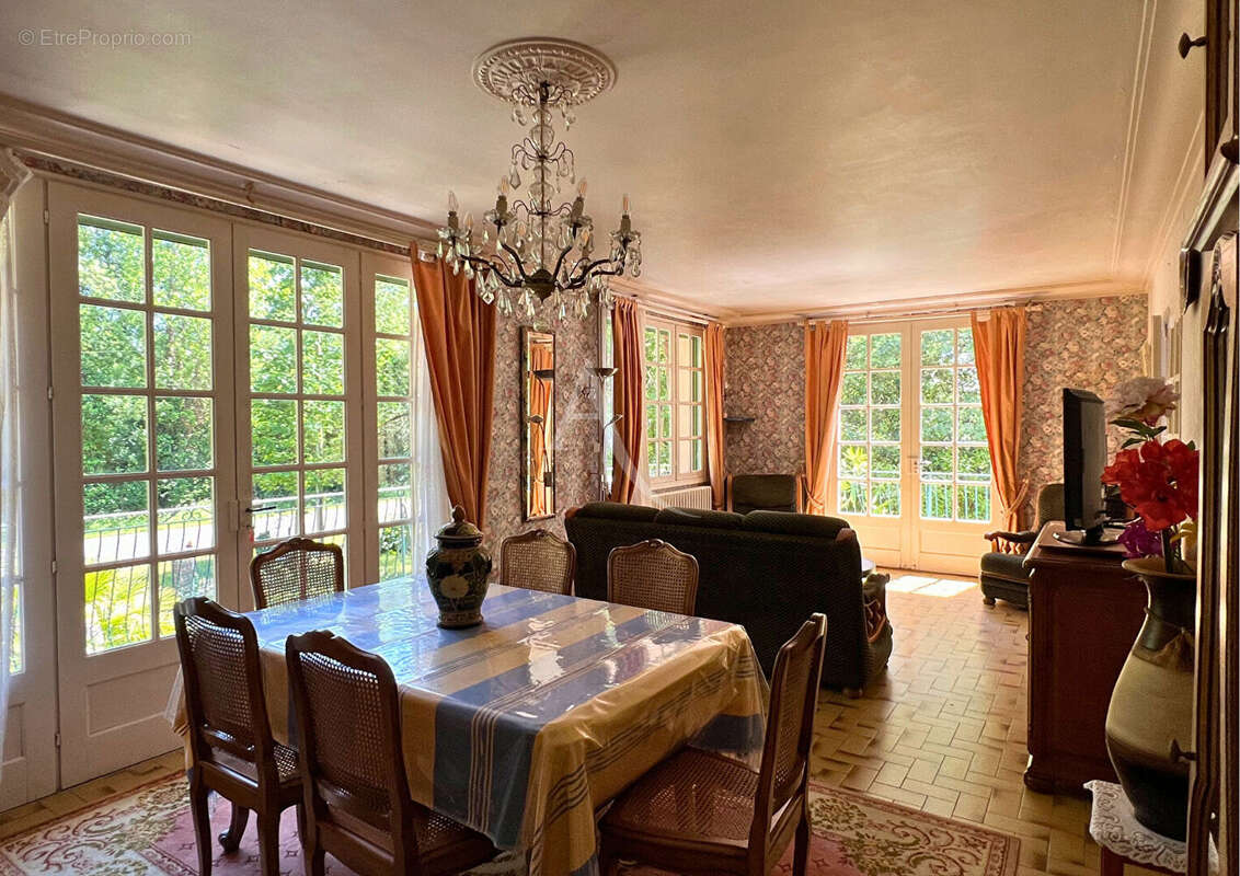 Ensemble immobilier sur un parc de 6 hectares ! - photo 10