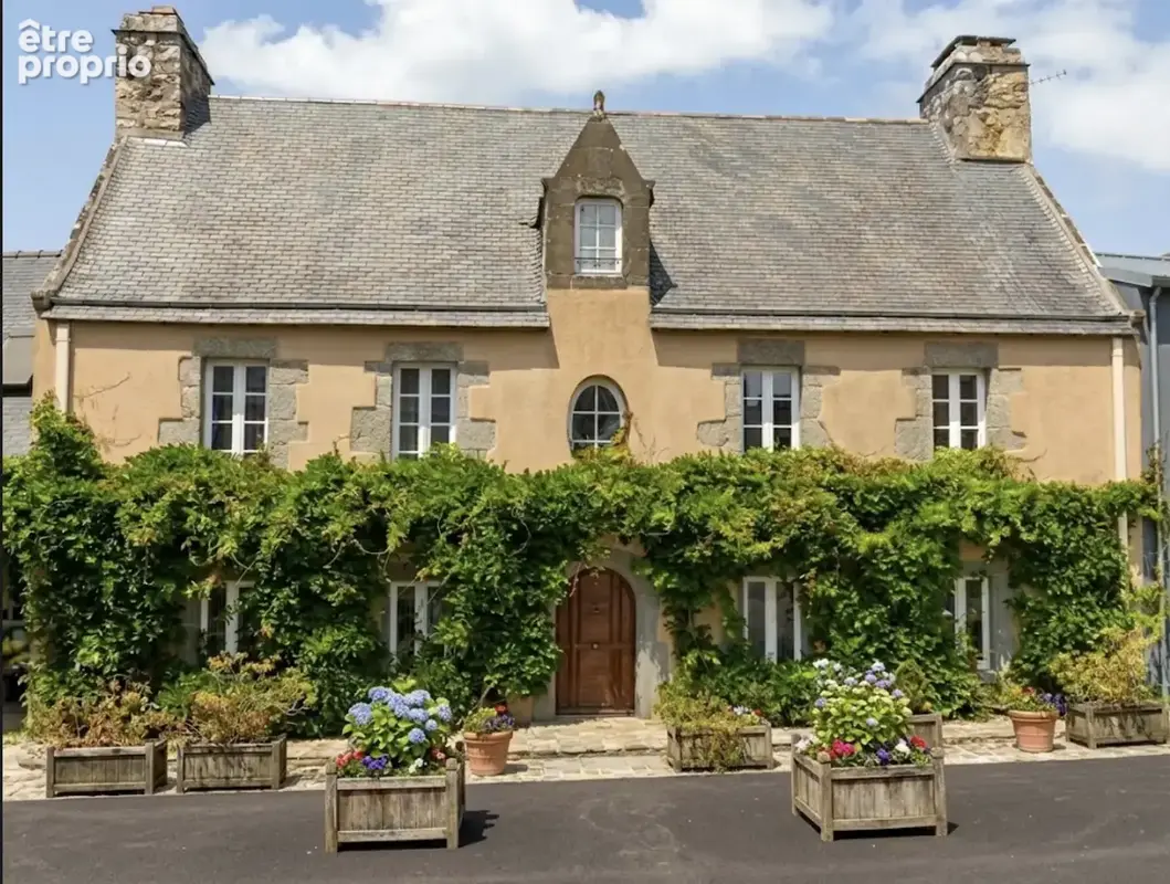 Maison 8 pièces 284 m² · à Camaret-sur-Mer · 284,1 m² · 590 100 €
