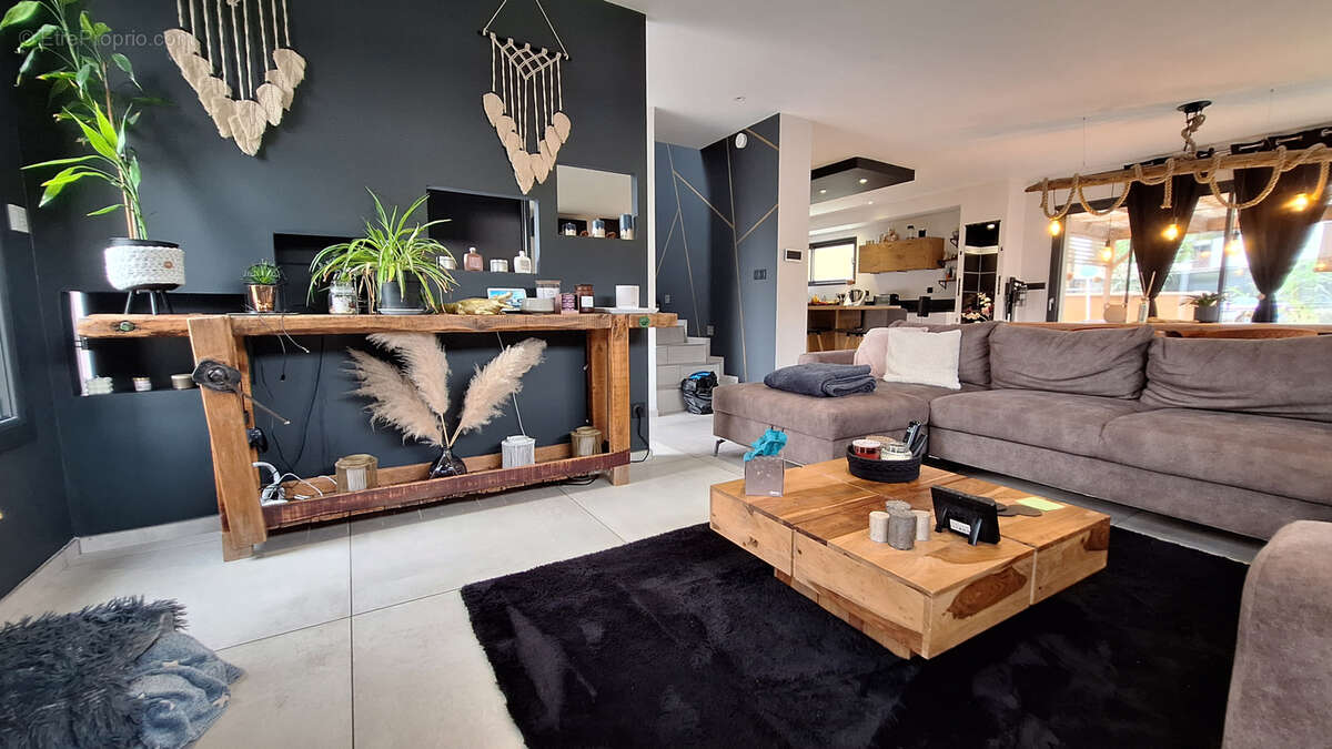 Maison à CHANAT-LA-MOUTEYRE