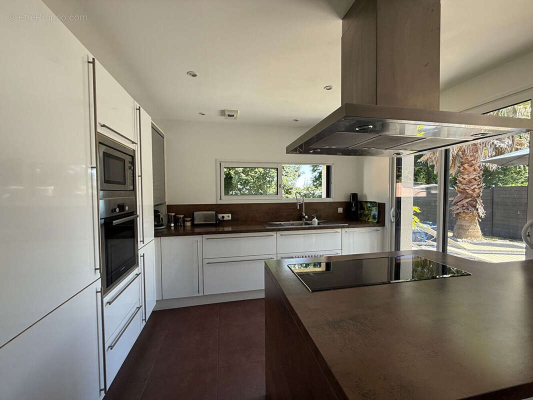 Maison à LE RELECQ-KERHUON