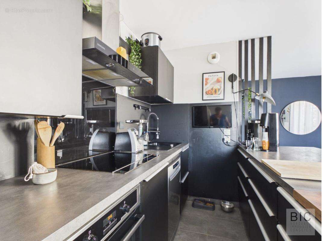 A vendre dernier étage avec climatisation et 50 m2 de terrasse - photo 6