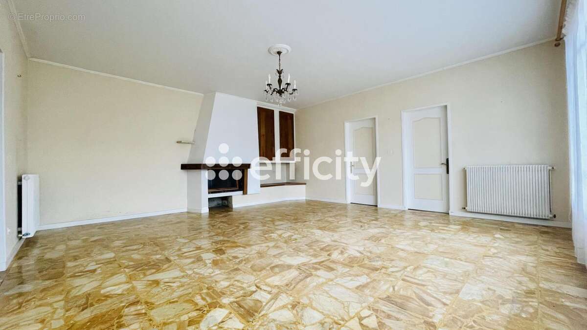 Maison à LA BREE-LES-BAINS