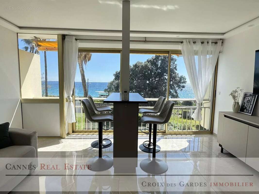 CANNES – Exceptionnel 2 pièces en première ligne mer - photo 2