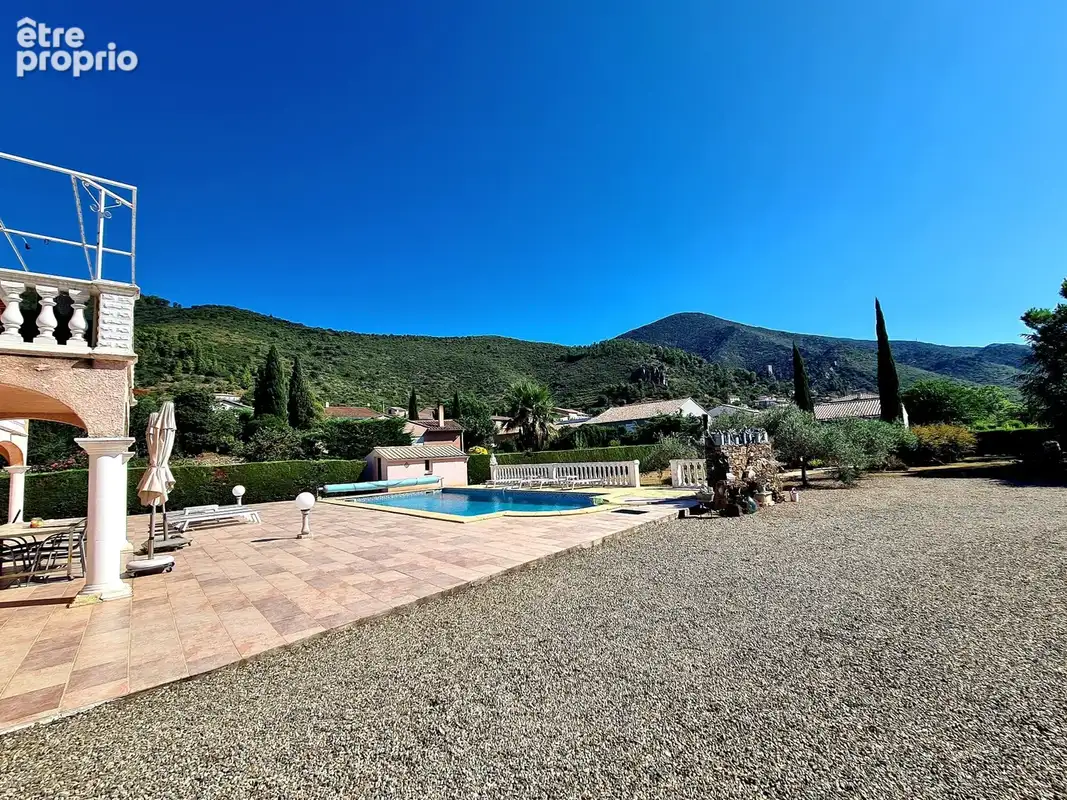 Villa de 248 m² habitables offrant 7 chambres sur 2160 m².  - photo 9