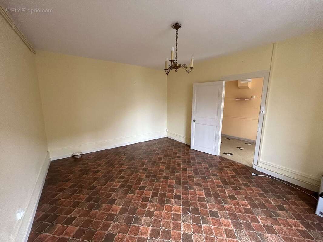 Maison à SAINT-AMAND-MONTROND