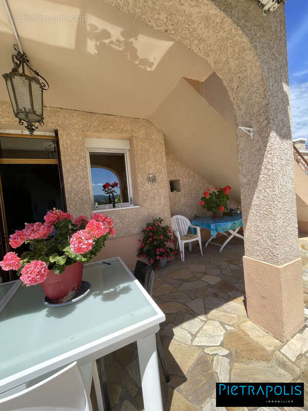 Maison à GENILAC