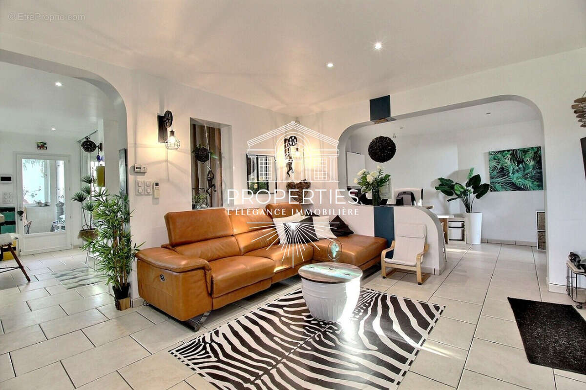 Maison à BORMES-LES-MIMOSAS