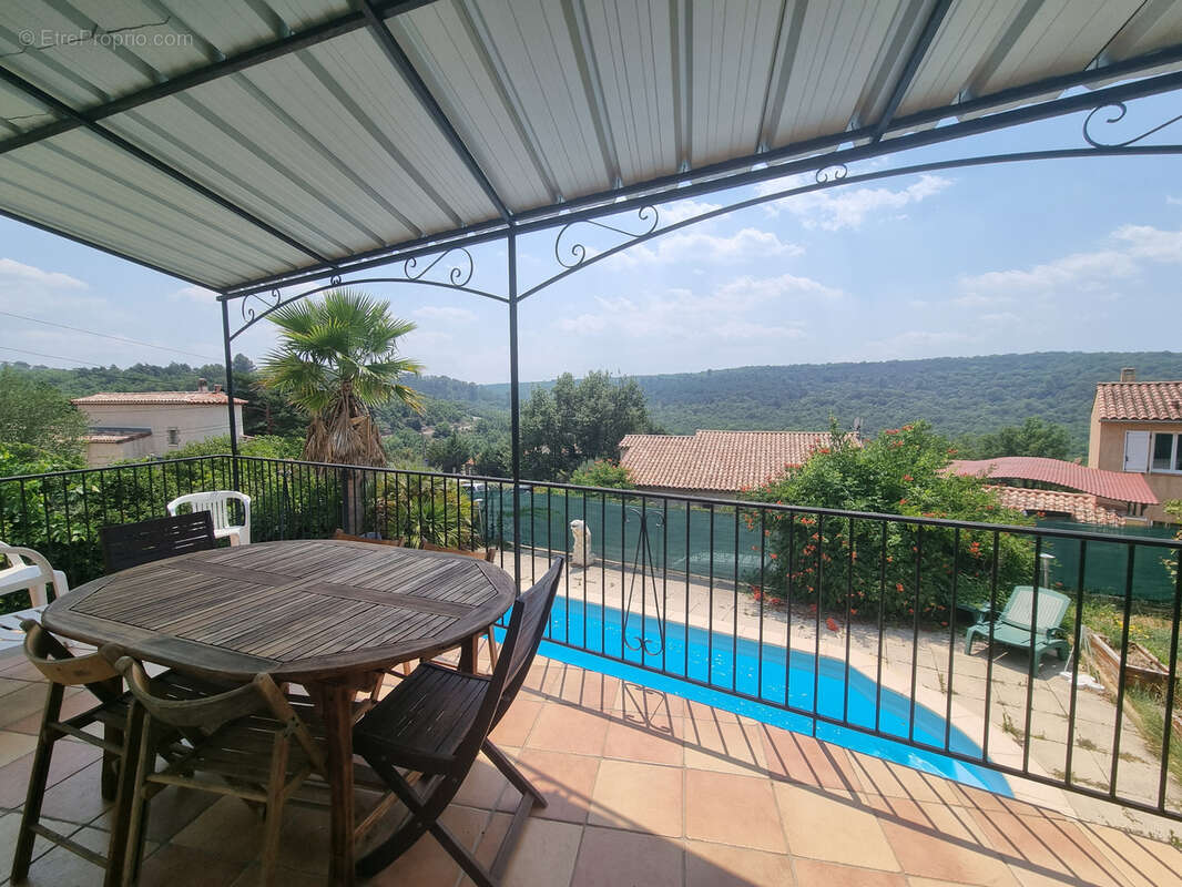 A Artignosc Villa T4 avec piscine et vue dégagée - photo 3