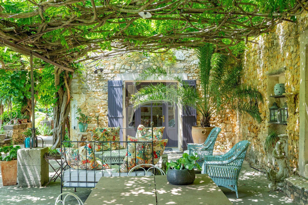 Maison à SAINTE-CECILE-LES-VIGNES