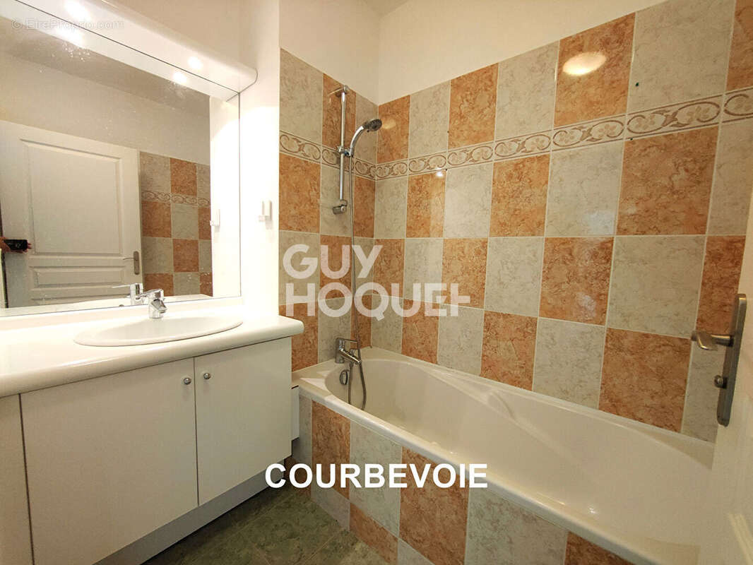 Appartement à LA GARENNE-COLOMBES