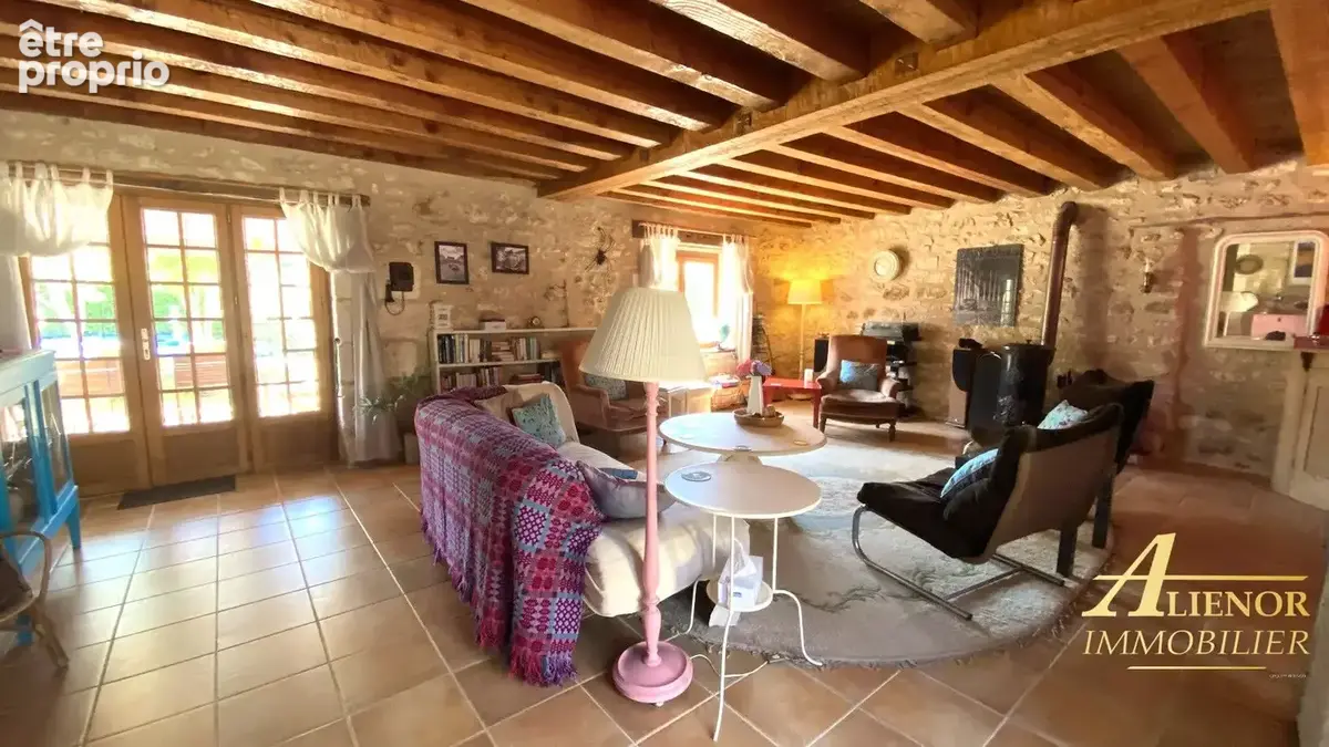Propriété pierre avec gîte et dépendances - proche Brantôme, Quinsac 24530, - photo 8