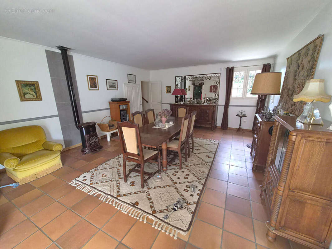 Maison à MONTREUIL-AUX-LIONS