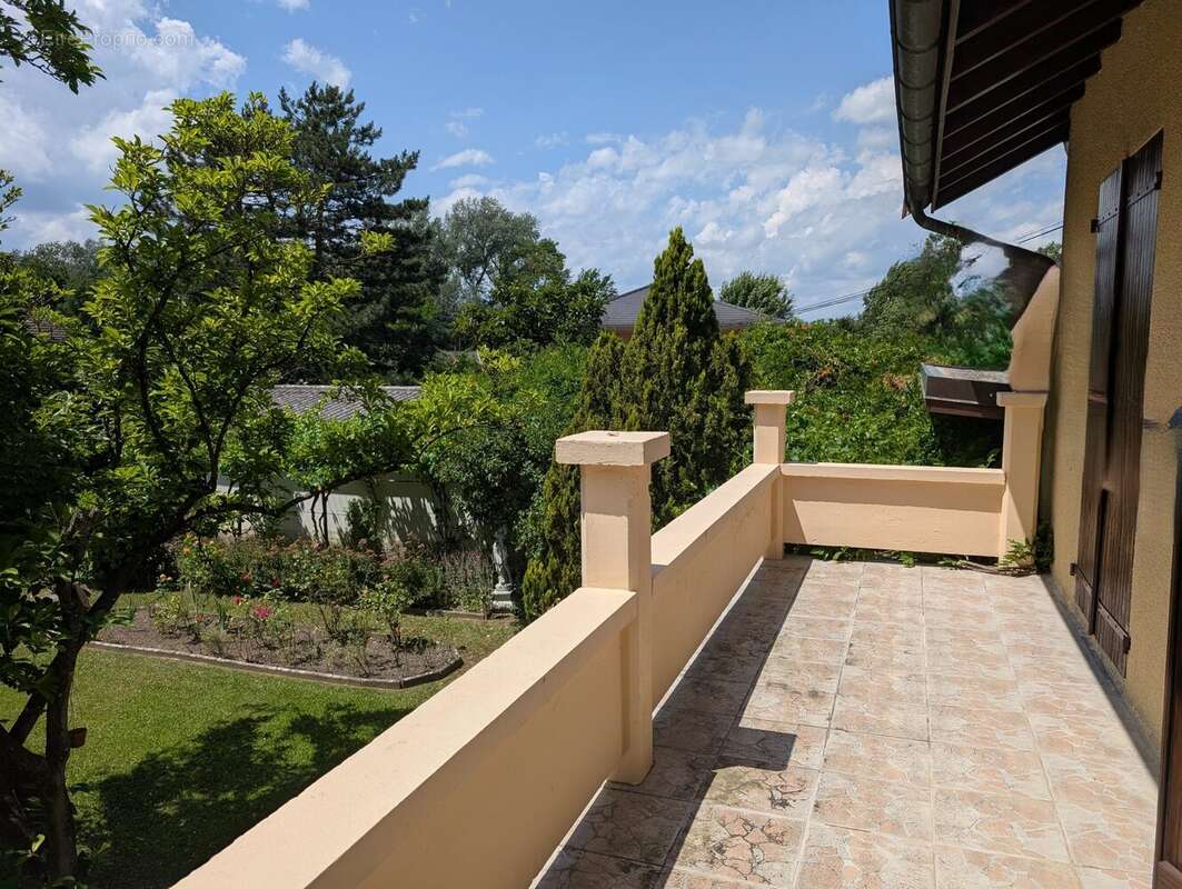 Maison à ETREMBIERES