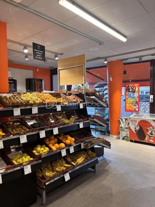 Commerce à VALLAURIS