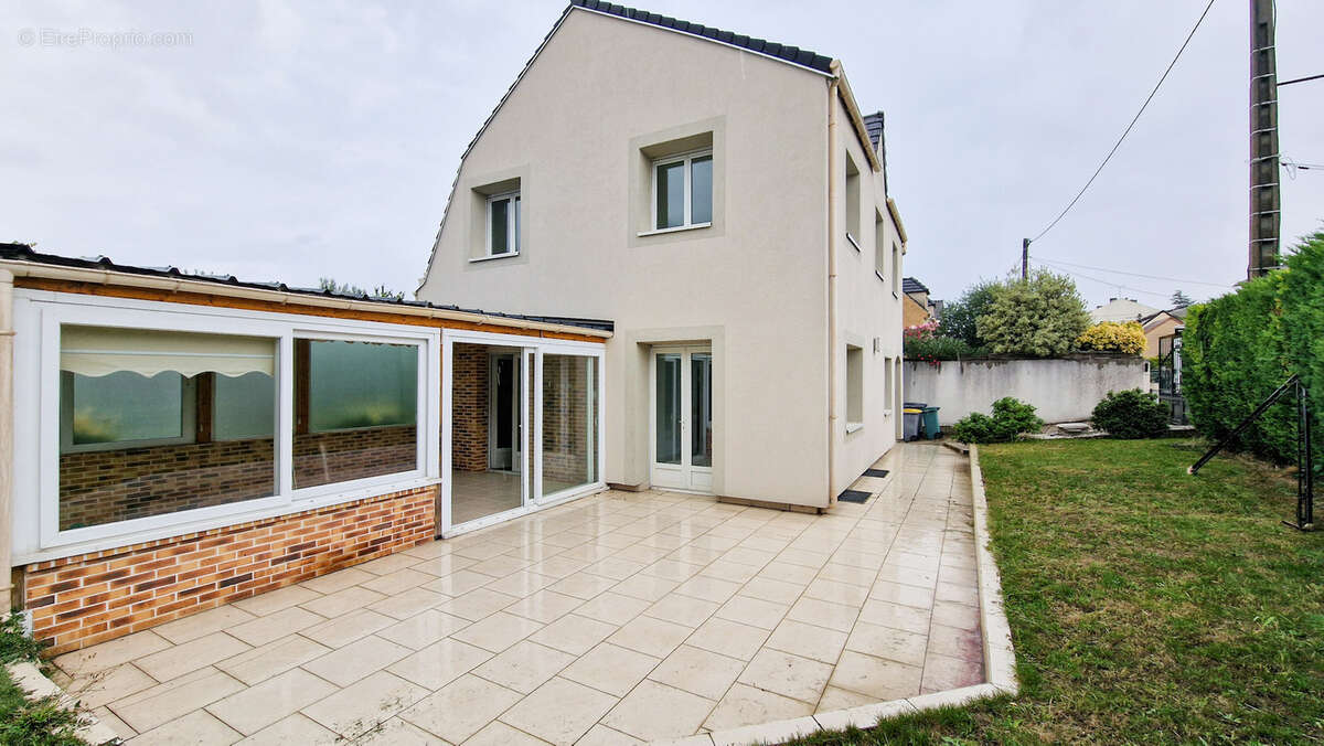 Maison à SARTROUVILLE