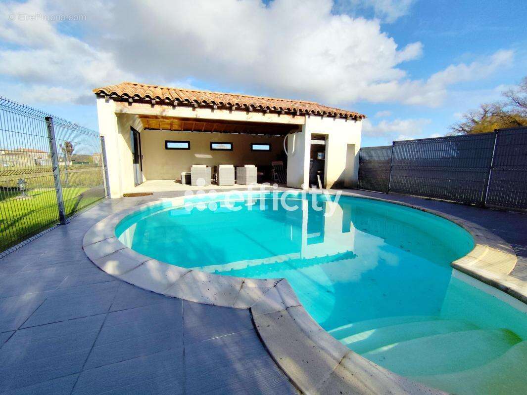 Maison à BRIZAMBOURG