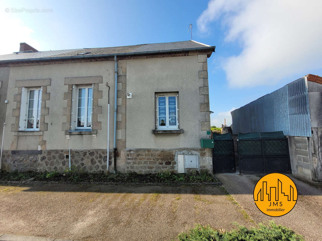 Maison à MONTMARAULT