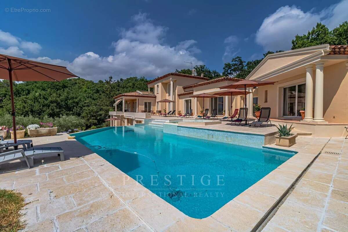 Chateauneuf de grasse, villa florentine 365m² garage, piscine, terrain 4000m² - photo 13