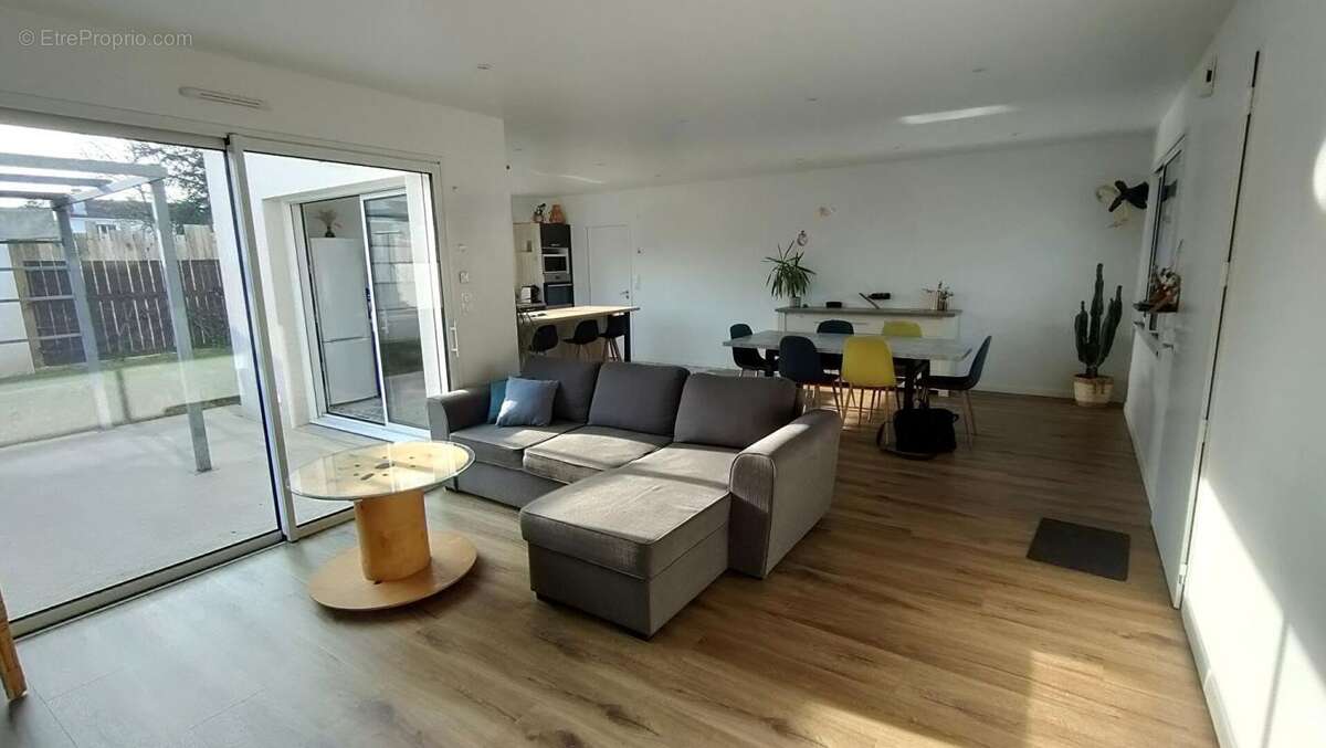 Maison à CHAMBRETAUD