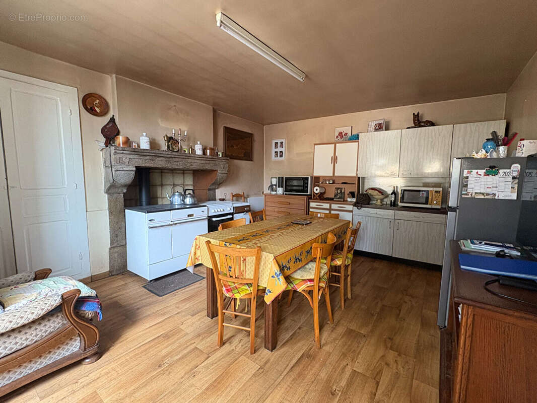 Maison à SAINT-PRIEST-SOUS-AIXE