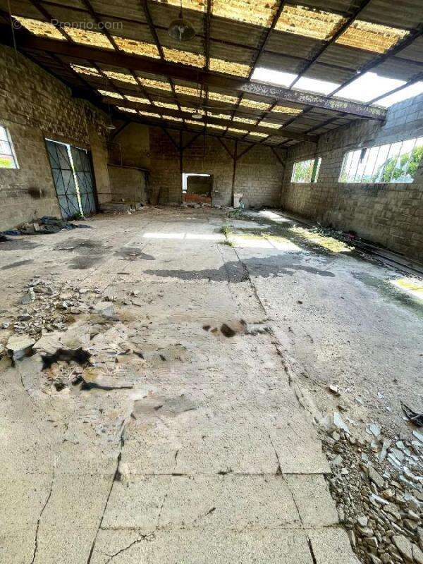 Commerce à COUCY-LE-CHATEAU-AUFFRIQUE