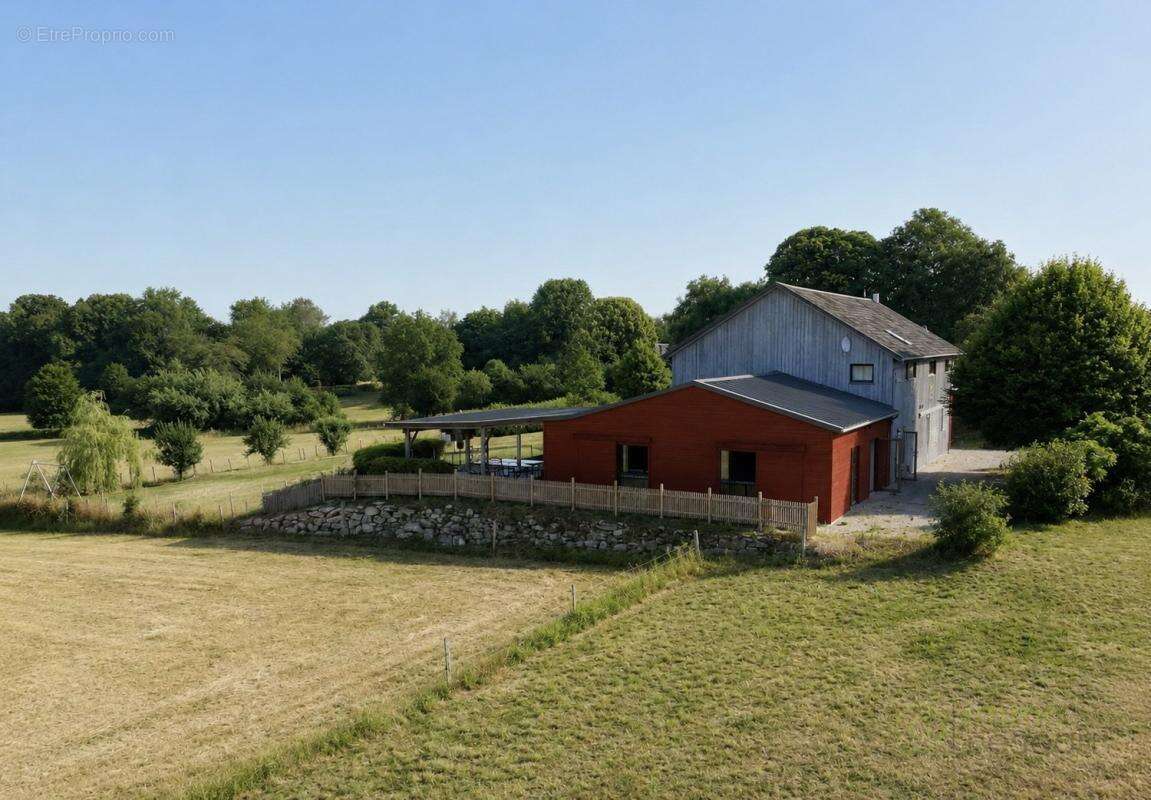 Maison 421 m² à Saint-Priest-La-Feuille  - photo 2