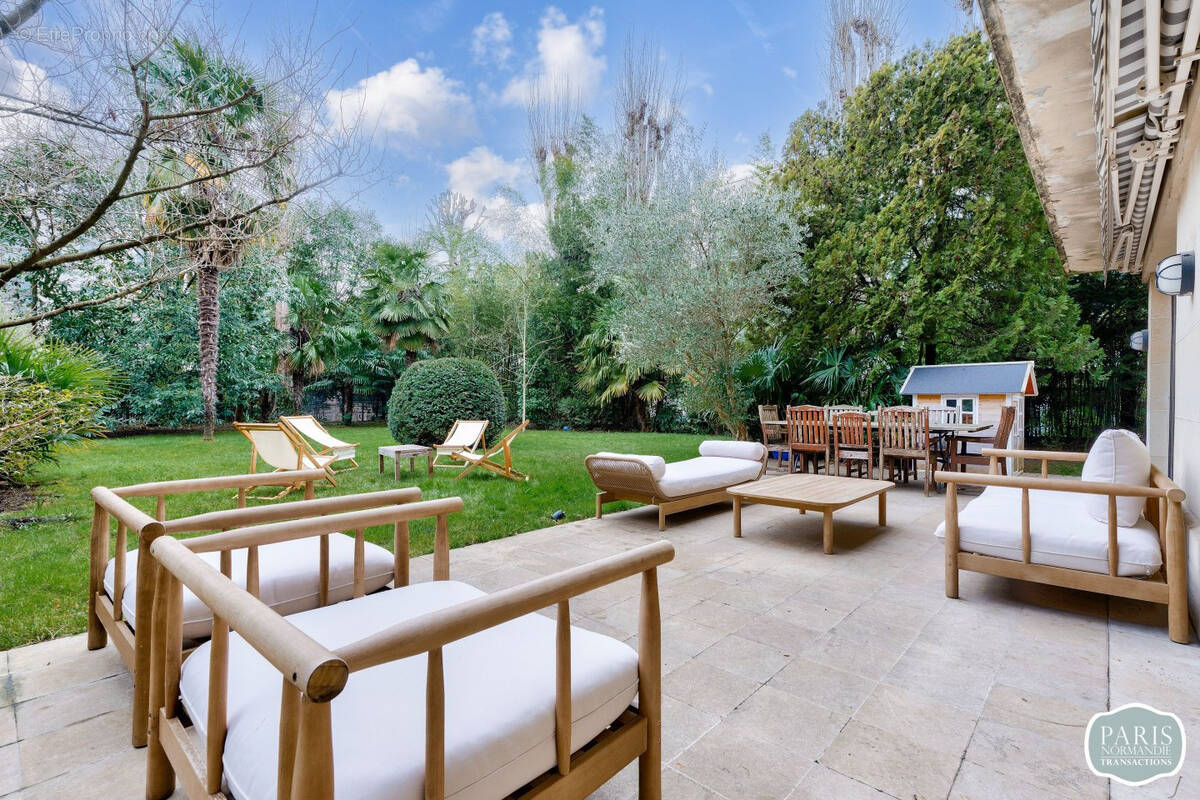 Appartement à NEUILLY-SUR-SEINE