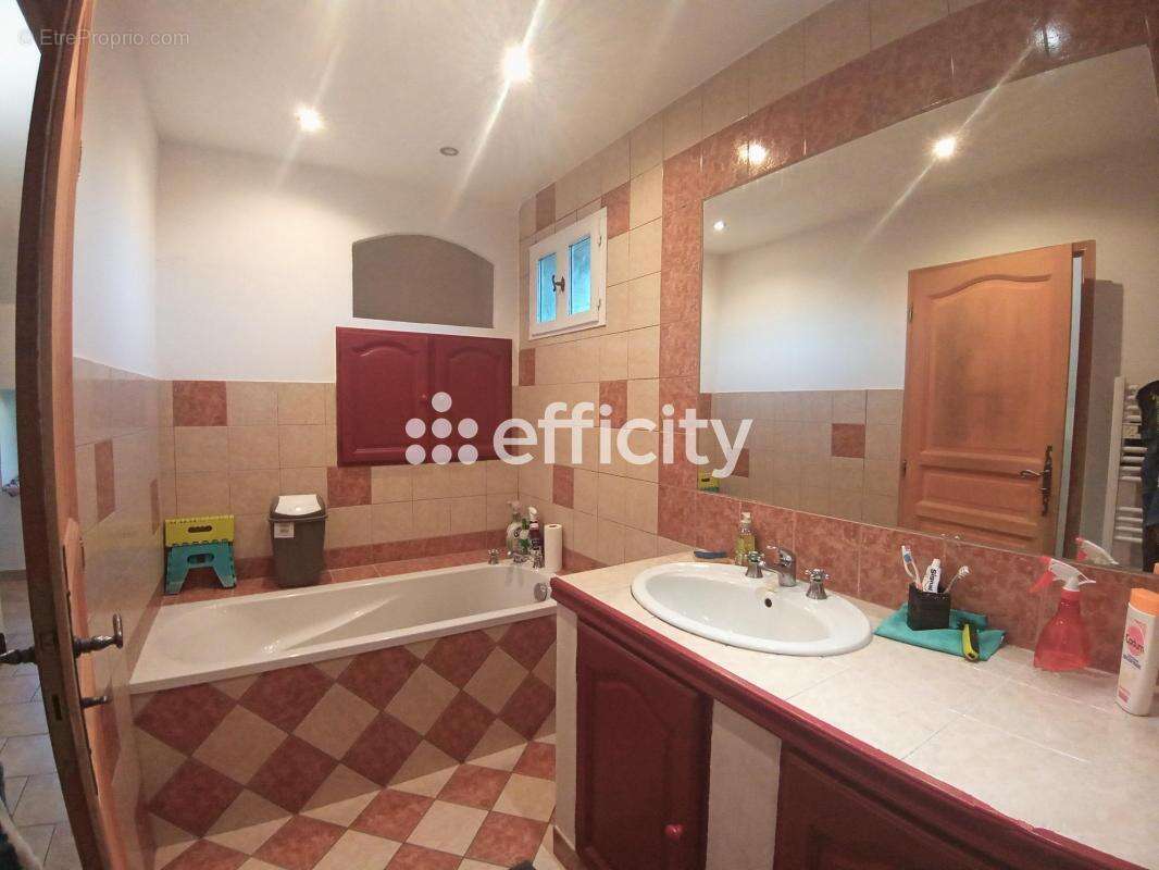 Maison à CAMARET-SUR-AIGUES