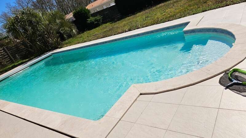 Maison à SAINT-JEAN-D'ILLAC