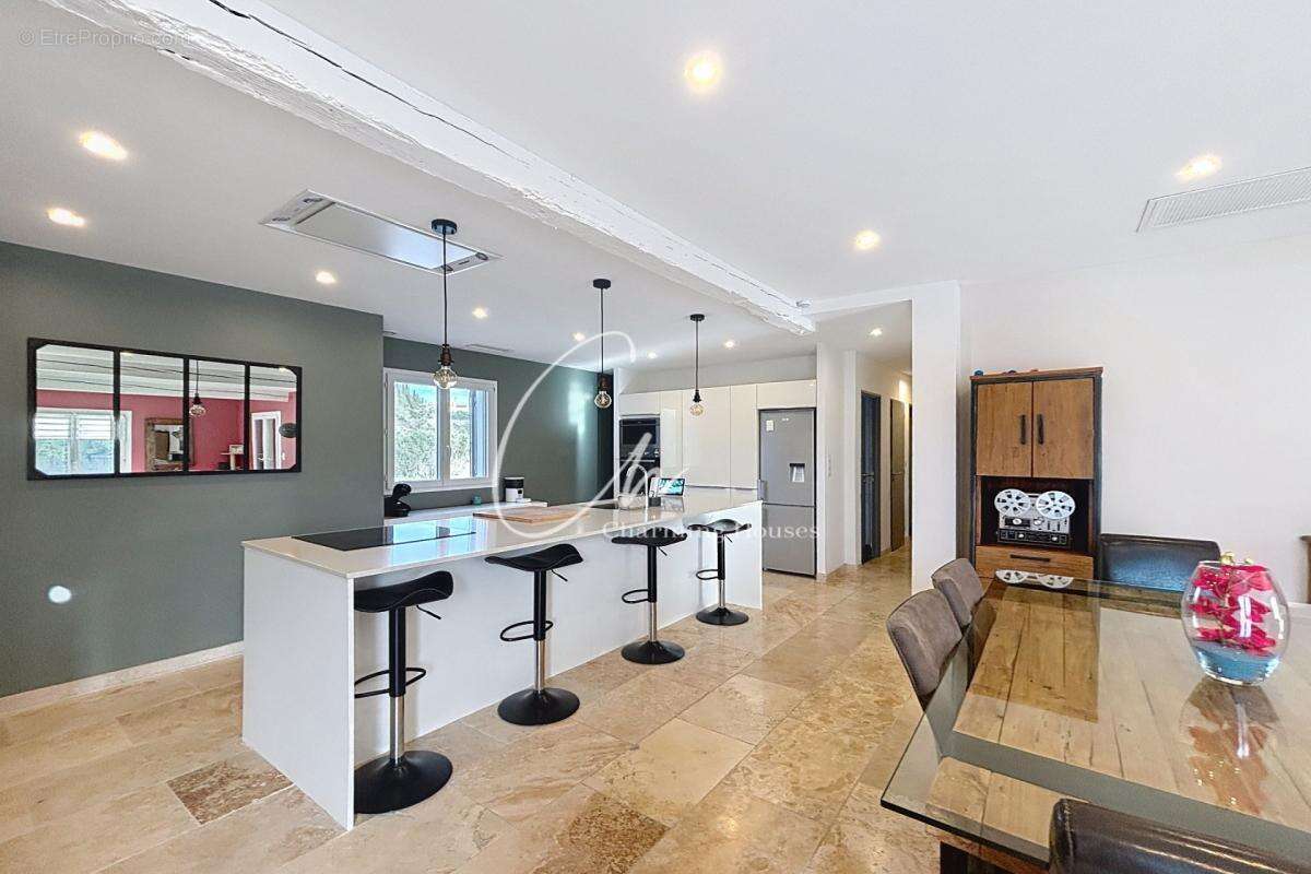 Maison à FONTVIEILLE