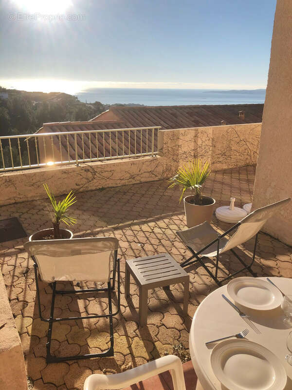 Appartement à ROQUEBRUNE-SUR-ARGENS