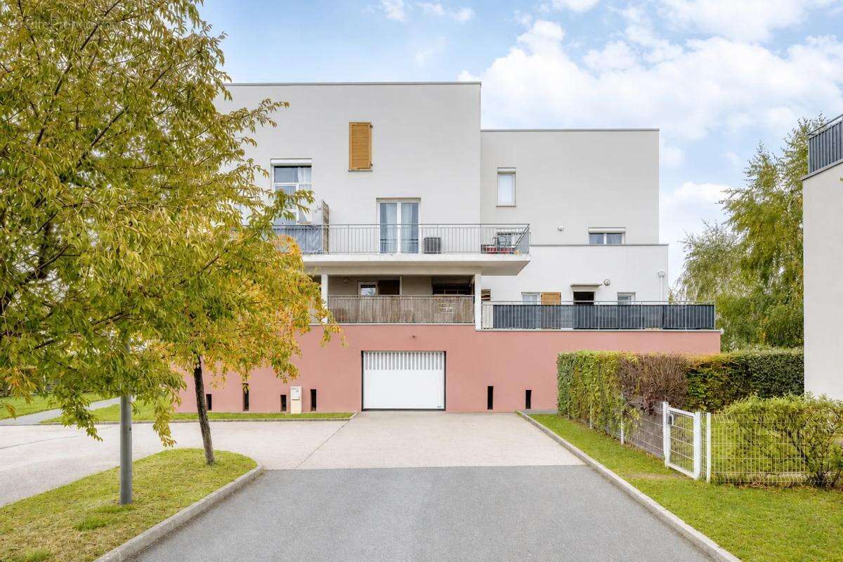 Appartement à VAL-DE-REUIL