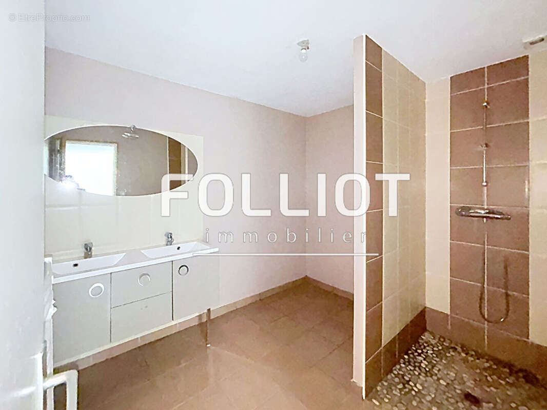A vendre Maison en bon état avec vie de plain-pied et grand terrain - photo 7