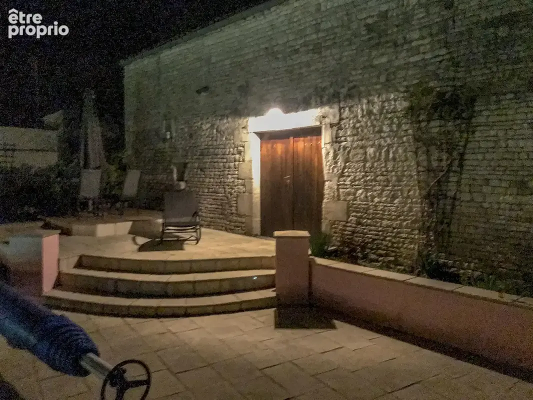 Jolie maison en pierre avec piscine au cœur du village - photo 17