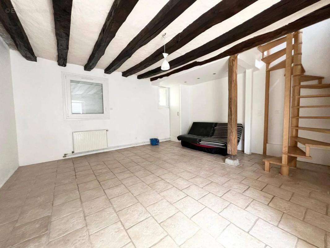 Maison à SAINT-CYR-SUR-LOIRE