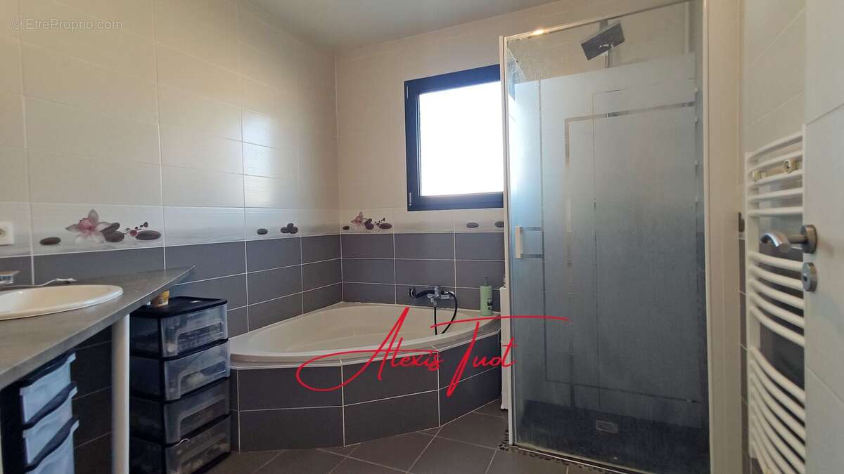 Maison à AMBARES-ET-LAGRAVE