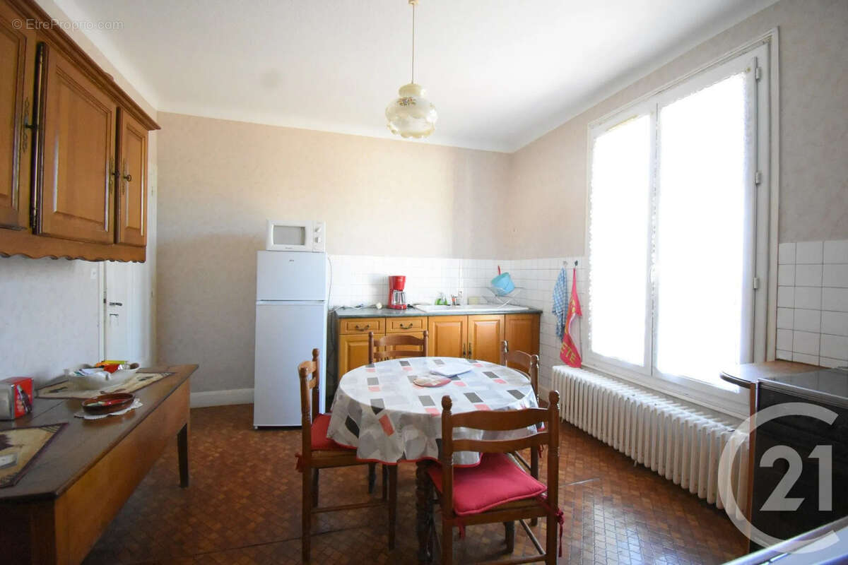 Maison à SAINT-YORRE