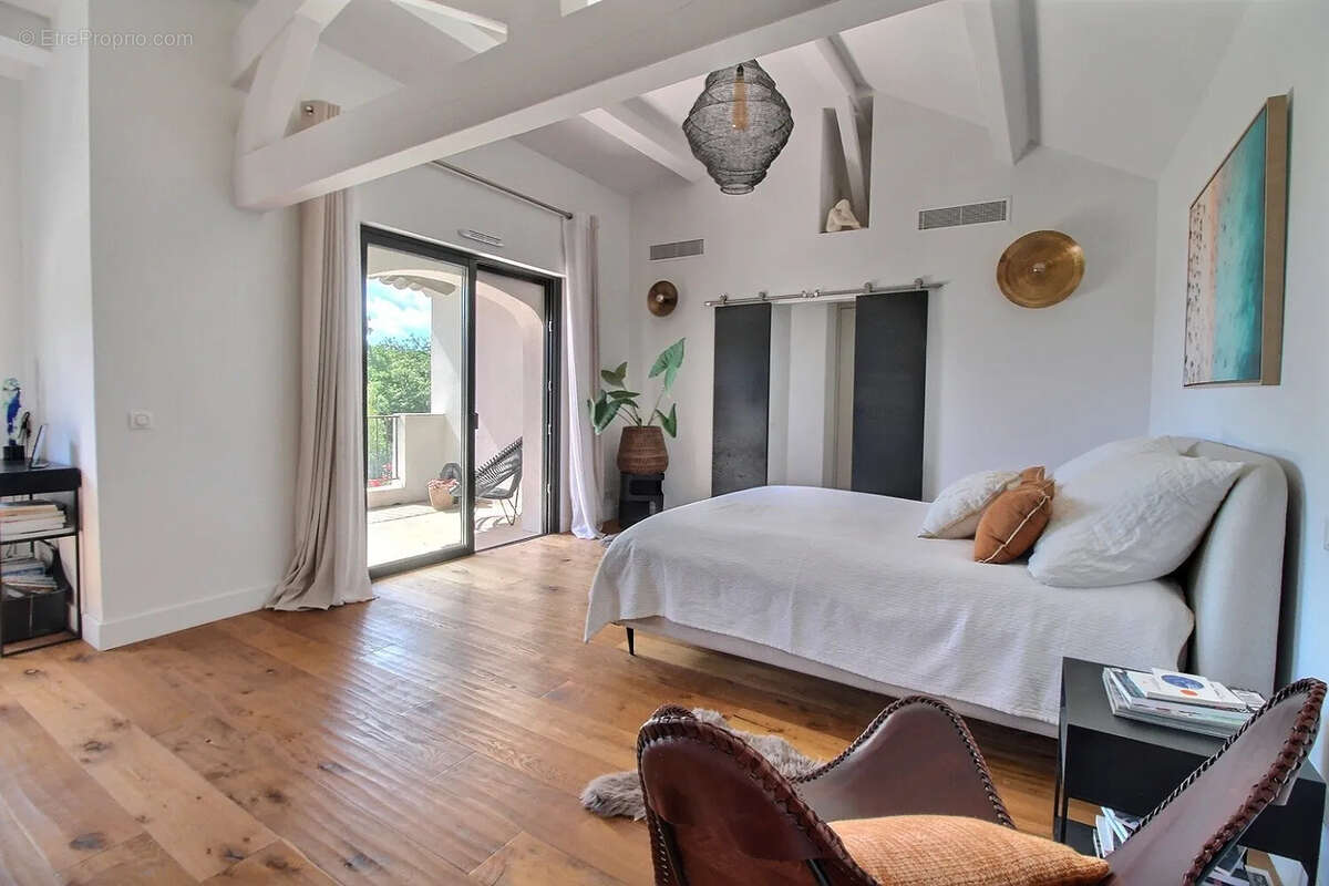 Maison à VALBONNE