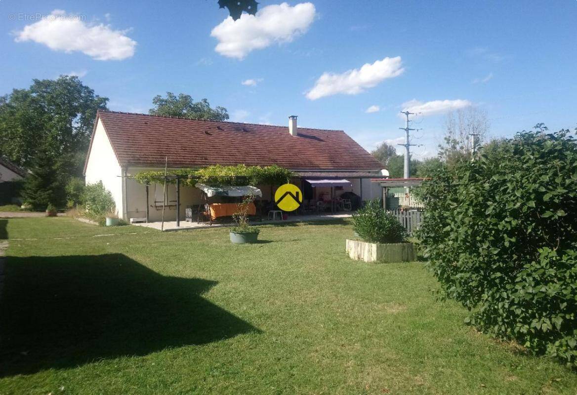 Maison à SAINT-AMAND-MONTROND